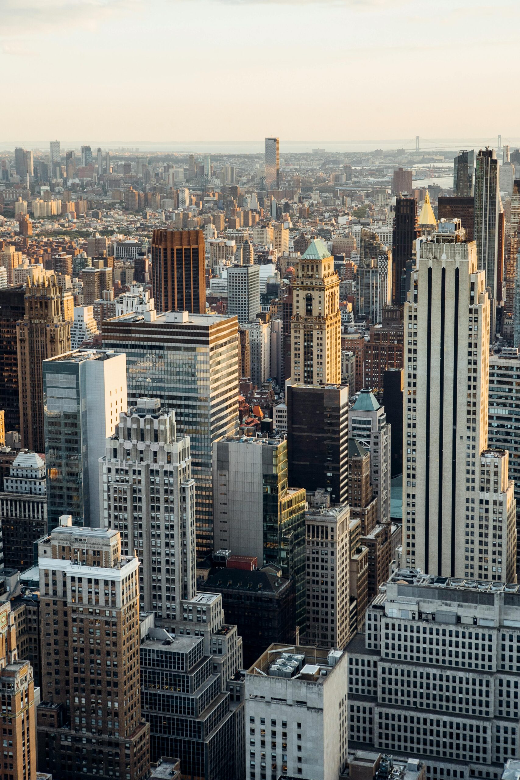 Accueil From above of downtown of megapolis with high rise financial and residential buildings located in New York City in daytime